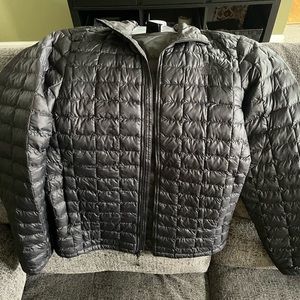 Black mens size small North Face coat. Great condition used only a couple times